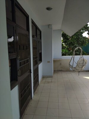 Balcony in 2 BHK Builder Floor at Sector 40 – for Rent