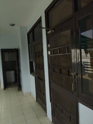 Kitchen in 2 BHK Builder Floor at Sector 40 – for Rent