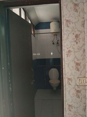 Bathroom in 2 BHK Builder Floor at Sector 40 – for Rent