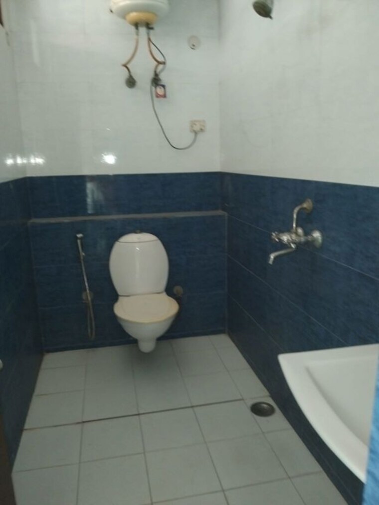 Bathroom, sector 40 2 Bedroom 2000 Sq.Ft. Builder Floor In Sector 40 Gurgaon 10468690