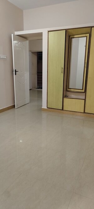 Room in 1 BHK Builder Floor at Jeevan Bima Nagar – for Rent
