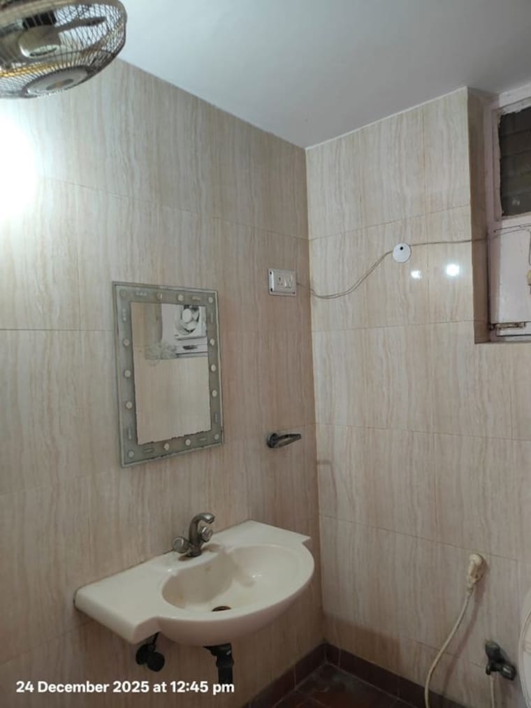 Bathroom, sector 19 3 Bedroom 1800 Sq.Ft. Villa In Sector 19 Noida 10468716