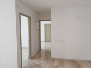 Room in 2 BHK Apartment at Hiranandani Estate Rodas Enclave, Ghodbunder Road – for Rent