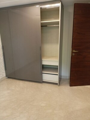 Room in 3 BHK Builder Floor at Sector 42 – for Rent