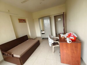 Team Area in 2 BHK Apartment at Serenity Heights, Malad West – for Rent