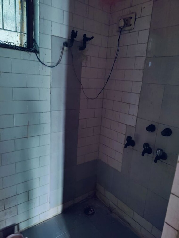 Bathroom, rwa-metro-apartments 1 Bedroom 550 Sq.Ft. Apartment In Sector 71 Noida 10468834