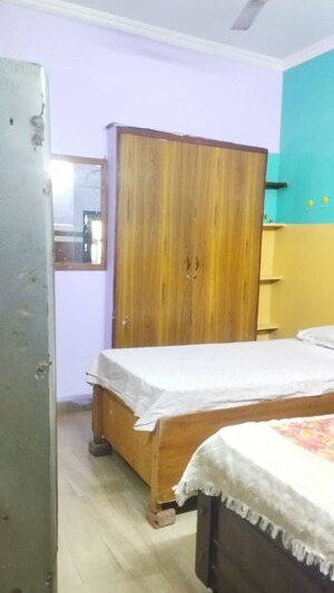Bedroom in  Pg at Sarita Vihar – for Rent
