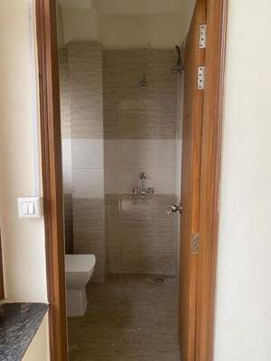 Building Lobby in 1 BHK Builder Floor at Islampur – for Rent