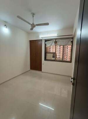 Room in 3 BHK Apartment at Neelkanth Palms Phase 2, Thane West – for Rent