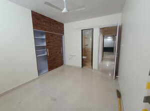 Room in 3 BHK Apartment at Neelkanth Palms Phase 2, Thane West – for Rent
