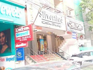  Shop For Rent in Janakpuri
