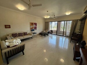 Living Room in 3.5 BHK Apartment at Vaswani Kalpana, Khar West – for Rent