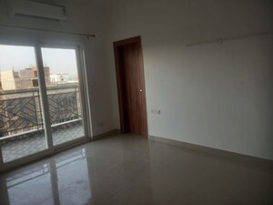 Room in 3 BHK Apartment at Central Park Flower Valley Aqua Front Towers, Sohna Sector 33 – for Sale