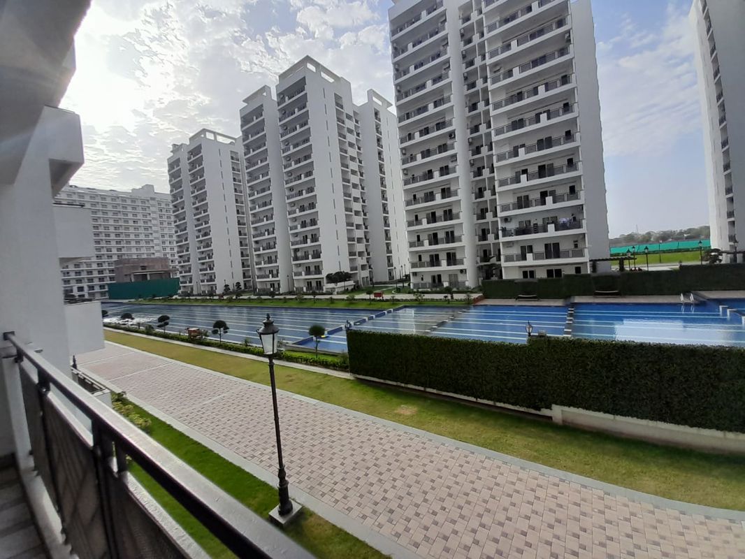 3 BHK 1789 Sq.Ft. Apartment in Central Park Flower Valley Aqua Front Towers