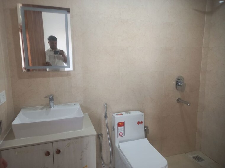 Bathroom, central-park-flower-valley-aqua-front-towers 3 Bedroom 1789 Sq.Ft. Apartment In Sohna Sector 33 Gurgaon 10468894
