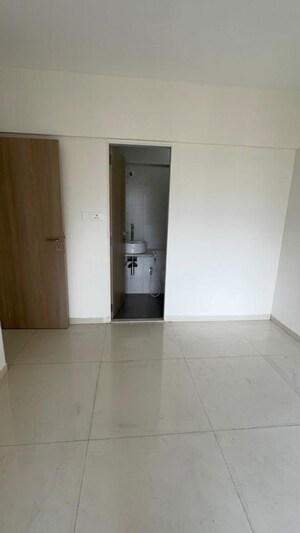 Room in 1 BHK Apartment at Sugee Atharva, Prabhadevi – for Rent