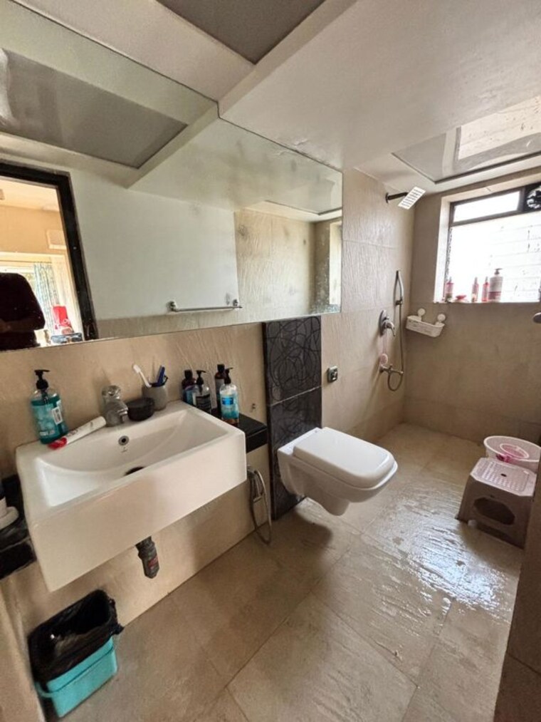 Attached Bathroom, oyster-shell 2 Bedroom 820 Sq.Ft. Apartment In Juhu Mumbai 10468914