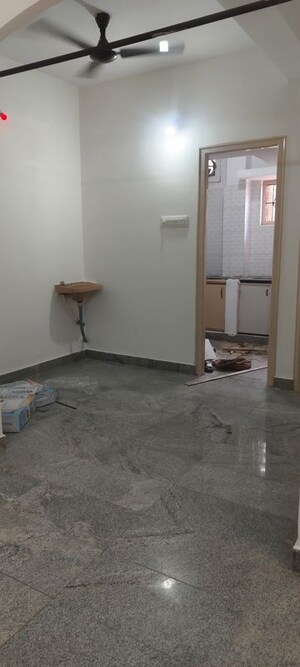 Room in 2 BHK Builder Floor at Jeevan Bima Nagar – for Rent