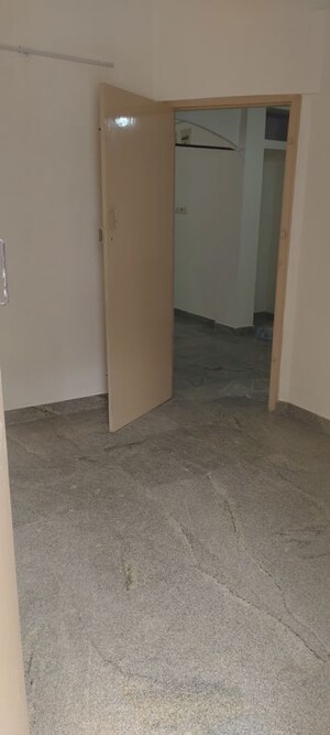 Room in 2 BHK Builder Floor at Jeevan Bima Nagar – for Rent