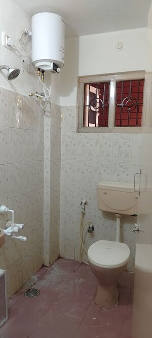 Bathroom in 2 BHK Builder Floor at Jeevan Bima Nagar – for Rent