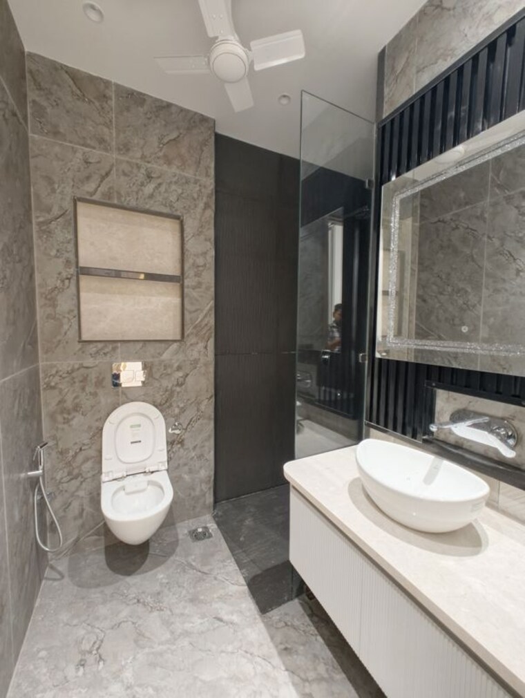 Bathroom, greater kailash i 3 Bedroom 220 Sq.Yd. Builder Floor In Greater Kailash I Delhi 10468948