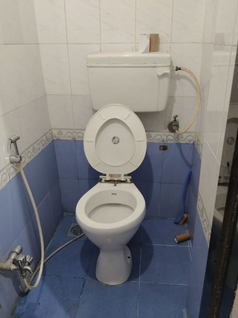 Bathroom, daya-sagar-complex 1 Bedroom 400 Sq.Ft. Apartment In Goregaon East Mumbai 10469045