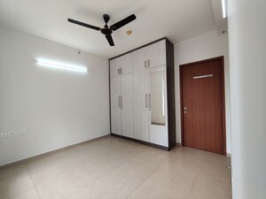 Room in  Apartment at Bhartiya Nikoo Homes Phase 2, Thanisandra Main Road – for Rent