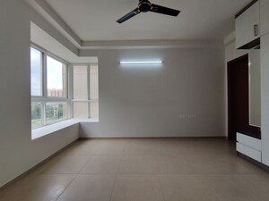 Room in  Apartment at Bhartiya Nikoo Homes Phase 2, Thanisandra Main Road – for Rent