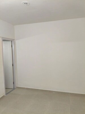 Room in 1.5 BHK Apartment at Mehta Cornerstone, Kalyan West – for Rent
