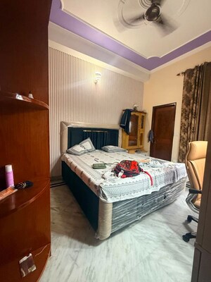 Bedroom in 3 BHK Builder Floor at Ansal Palam Triangle, Palam Vihar Extension – for Rent