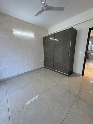 Room in 3.5 BHK Apartment at Ramgarh Bhudda – for Rent