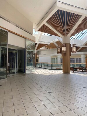  Shop For Rent in Green Park