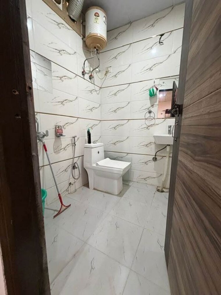Bathroom, ganga-apartment-gurgaon 1 RK 800 Sq.Ft. Builder Floor In Sector 13 Gurgaon 10469108