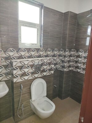 Bathroom in 3 BHK Builder Floor at Ansal Plaza Gurgaon, Palam Vihar – for Rent