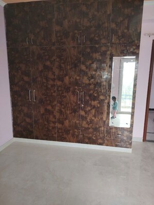 Room in 3 BHK Builder Floor at Ansal Plaza Gurgaon, Palam Vihar – for Rent