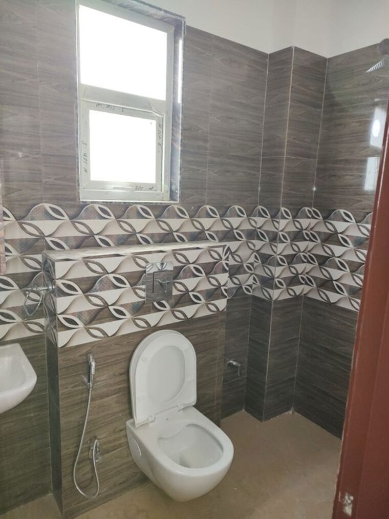 Bathroom, ansal-plaza-gurgaon 3 Bedroom 1800 Sq.Ft. Builder Floor In Palam Vihar Gurgaon 10469147