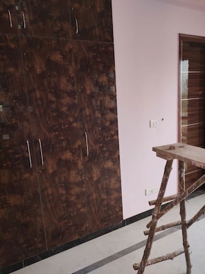 Staircase in 3 BHK Builder Floor at Ansal Plaza Gurgaon, Palam Vihar – for Rent