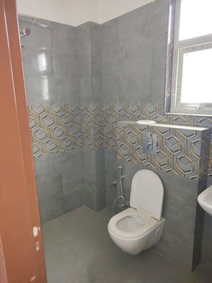 Bathroom in 3 BHK Builder Floor at Ansal Plaza Gurgaon, Palam Vihar – for Rent