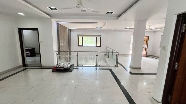  Parking, jubilee hills 5 Bedroom 5000 Sq.Ft. Independent House In Jubilee Hills Hyderabad 10469140