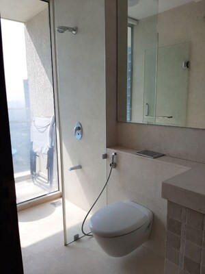 Bathroom in 3 BHK Apartment at Oberoi Exquisite Goregaon, Goregaon East – for Sale