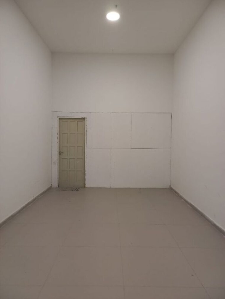 Room, green park Commercial Shop 550 Sq.Ft. In Green Park Delhi 10469196