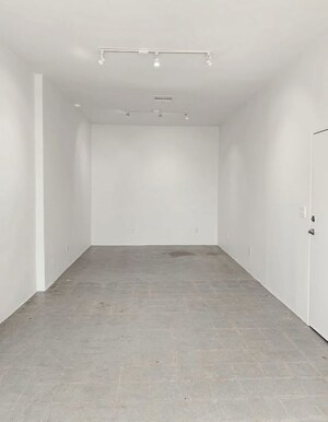  Shop For Rent in Green Park