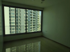 Room in 3 BHK Apartment at Oberoi Realty Esquire, Goregaon East – for Rent