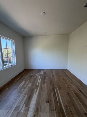  Shop For Rent in Green Park