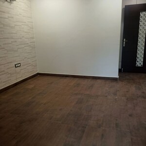 Room in 3 BHK Apartment at Unitech Fresco, Sector 50 – for Rent
