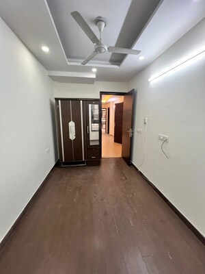 Room in 3 BHK Builder Floor at Naraina – for Rent