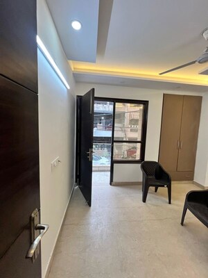 Room in 3 BHK Builder Floor at Naraina – for Rent