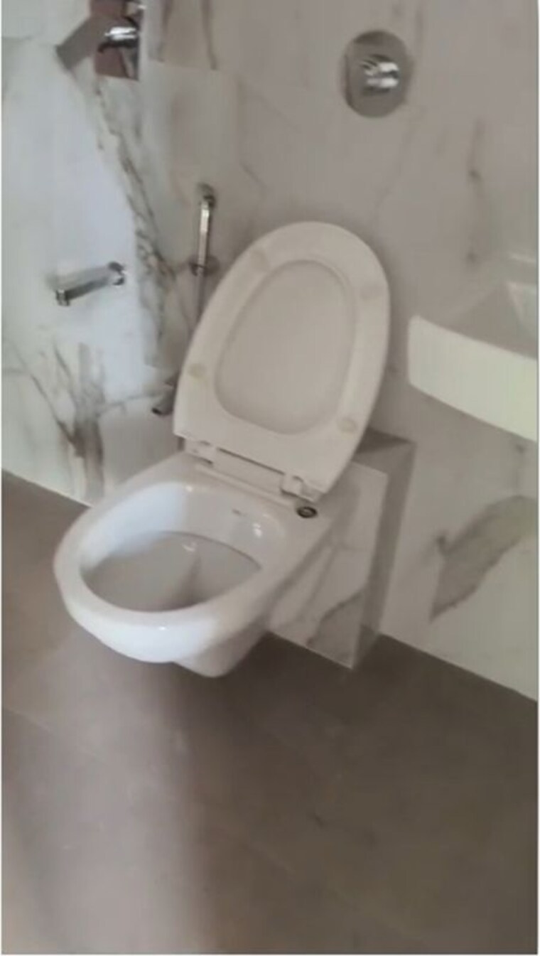 Bathroom, chembur 1 Bedroom 572 Sq.Ft. Apartment In Chembur Mumbai 10469455