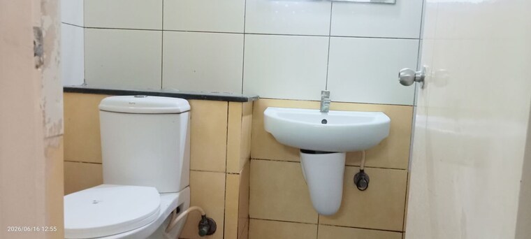Bathroom, dsr-green-field 3 Bedroom 1680 Sq.Ft. Apartment In Whitefield Bangalore 10469441