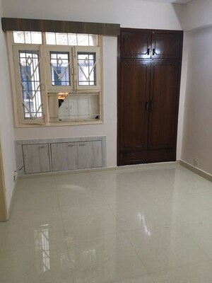 Room in 3 BHK Apartment at Jal Vayu Vihar Noida, Sector 21 – for Rent